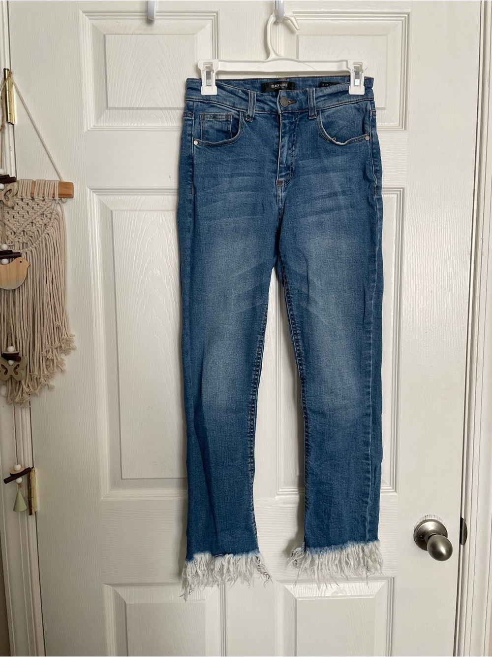 Black Label C’est To! Women's waist 27 size 3 Blue Frayed Hem Jeans